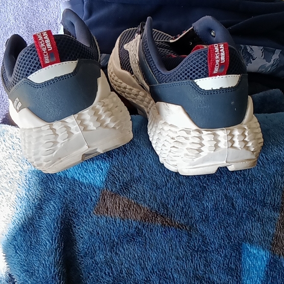 Shoe's - Picture 4 of 4